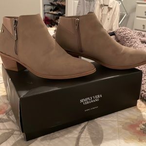 Danna Vera Wang Bootie